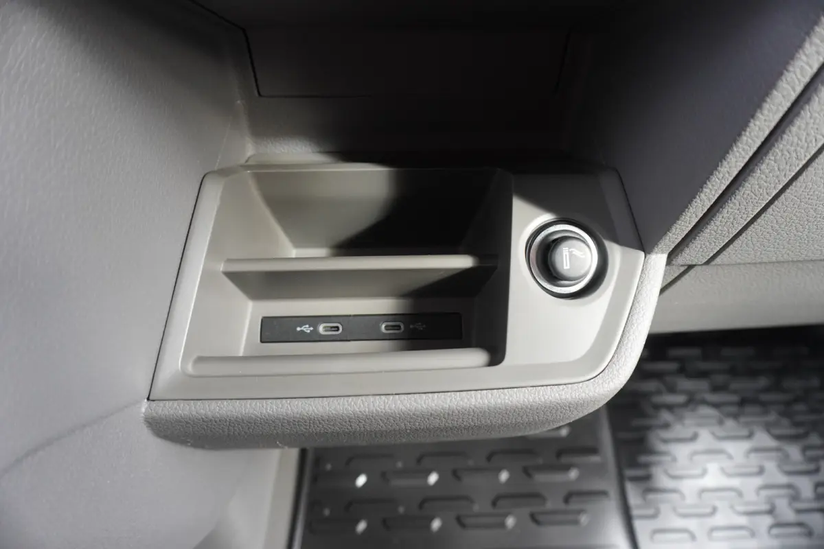 140pk L3H2/L2H1 Apple carplay Camera Trekhaak Standkachel Tacho 2-zits
