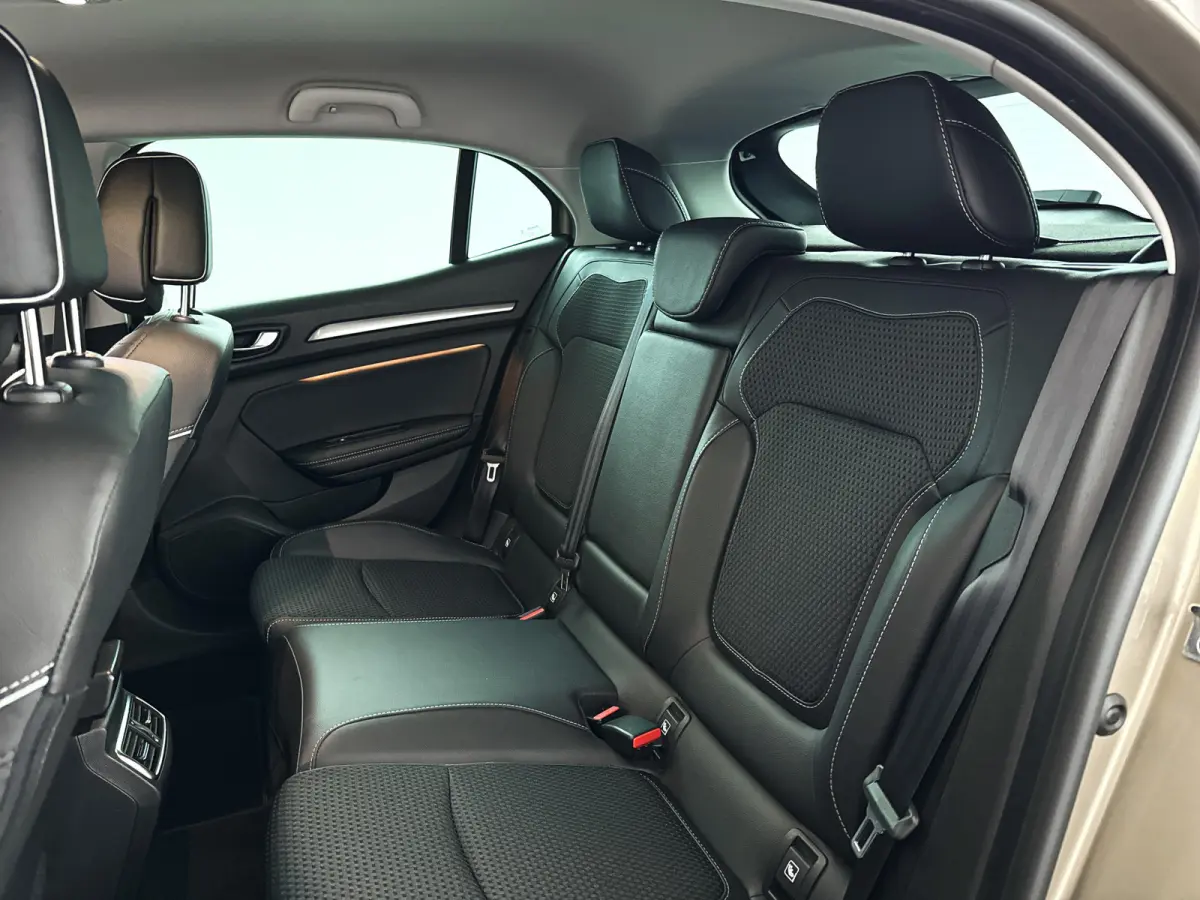 1.3 TCe Bose | Parkeercamera | Bose audio | Carplay | Cruise control
