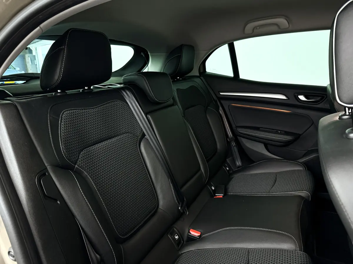 1.3 TCe Bose | Parkeercamera | Bose audio | Carplay | Cruise control