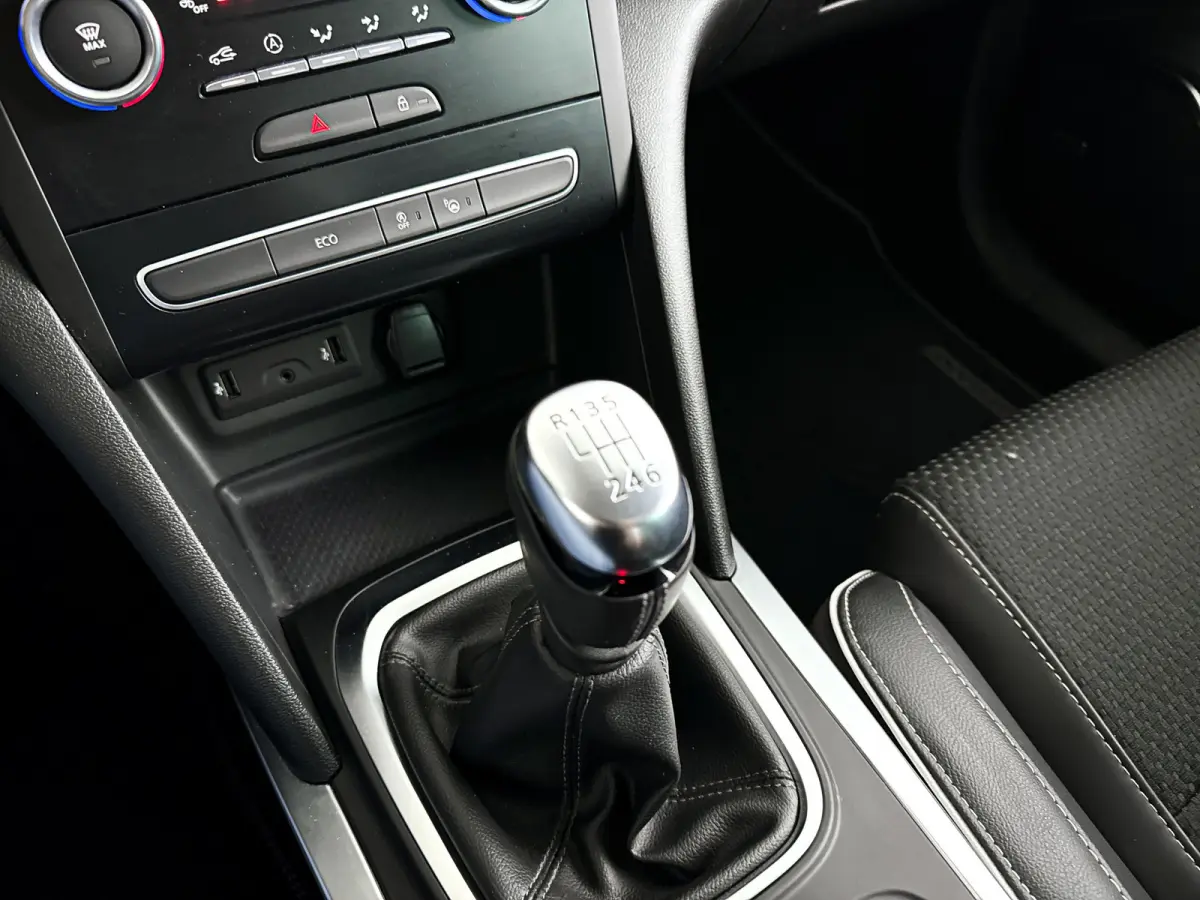 1.3 TCe Bose | Parkeercamera | Bose audio | Carplay | Cruise control