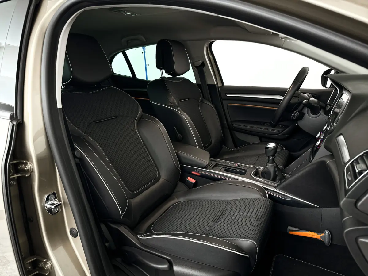 1.3 TCe Bose | Parkeercamera | Bose audio | Carplay | Cruise control