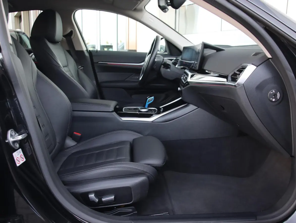 eDrive40 High Executive 84 kWh | SOH 96,8% | Head-up display |