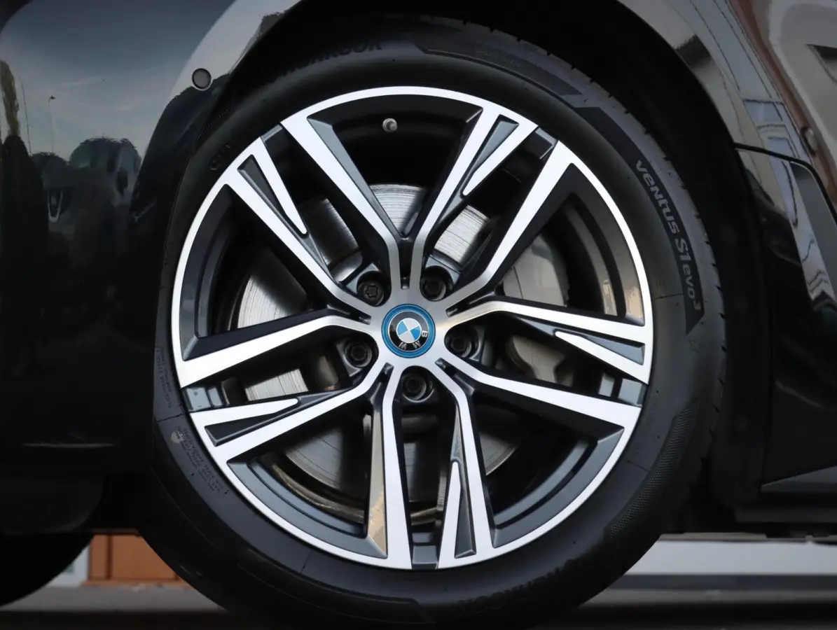 eDrive40 High Executive 84 kWh | SOH 96,8% | Head-up display |