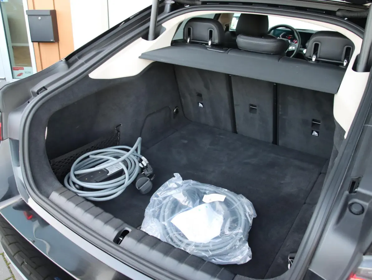 eDrive40 High Executive 84 kWh | SOH 96,8% | Head-up display |