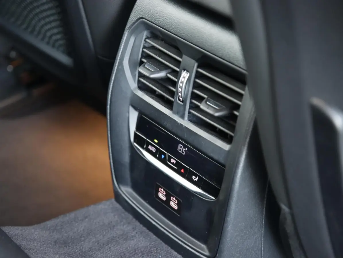 eDrive40 High Executive 84 kWh | SOH 96,8% | Head-up display |