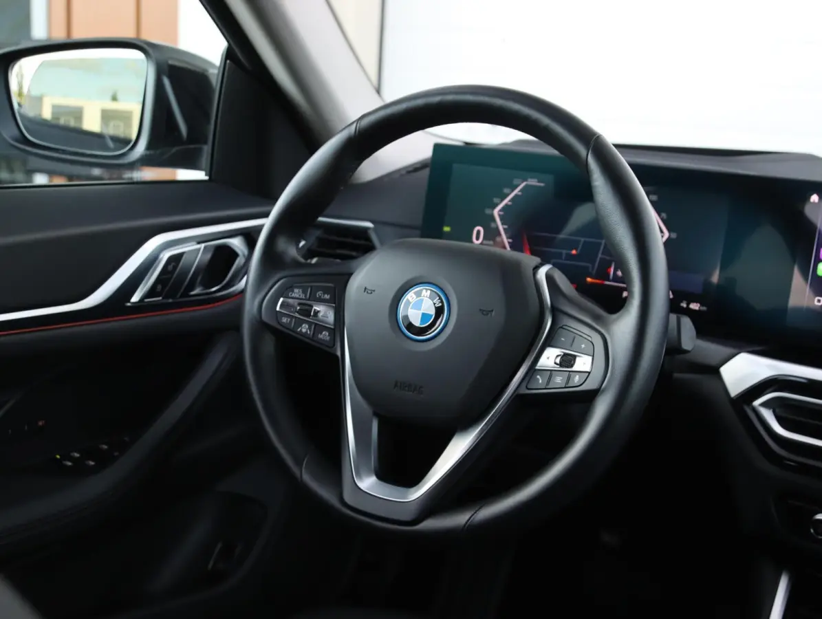 eDrive40 High Executive 84 kWh | SOH 96,8% | Head-up display |