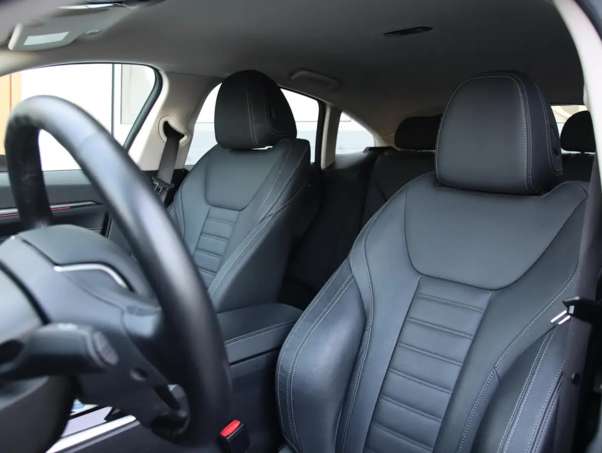 eDrive40 High Executive 84 kWh | SOH 96,8% | Head-up display |