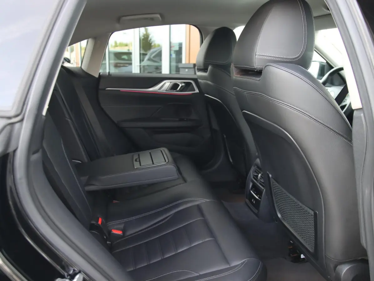 eDrive40 High Executive 84 kWh | SOH 96,8% | Head-up display |