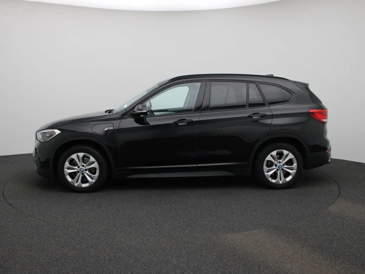 xDrive25e (162 kW)