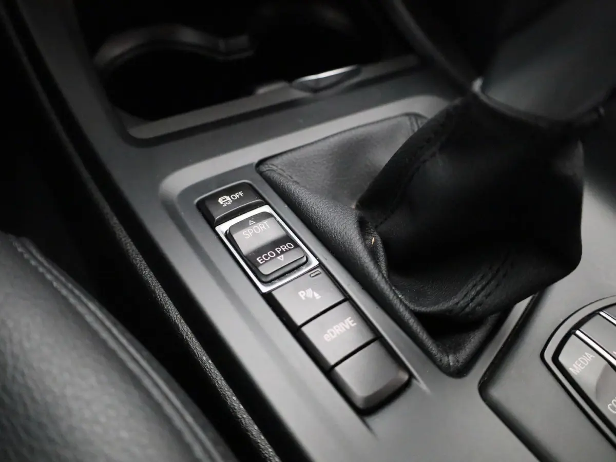 xDrive25e (162 kW)