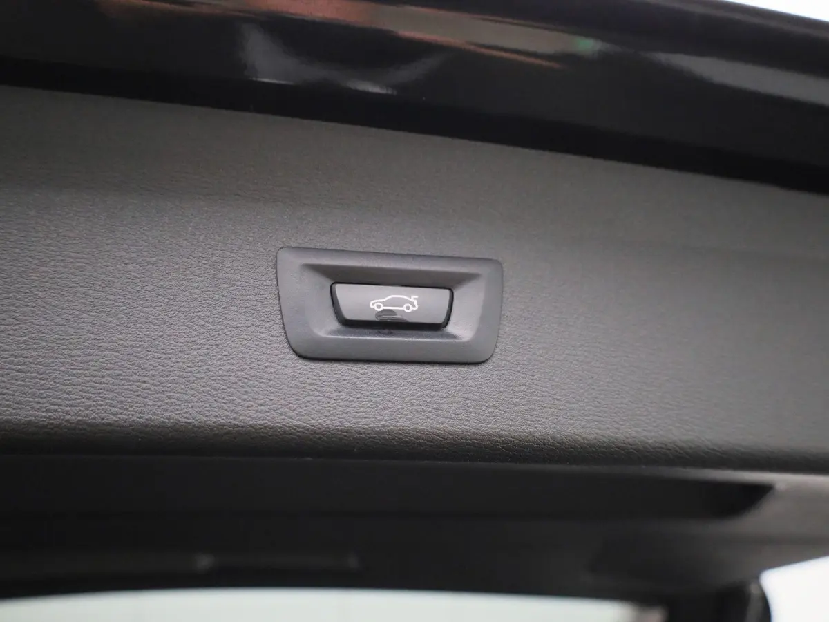 xDrive25e (162 kW)
