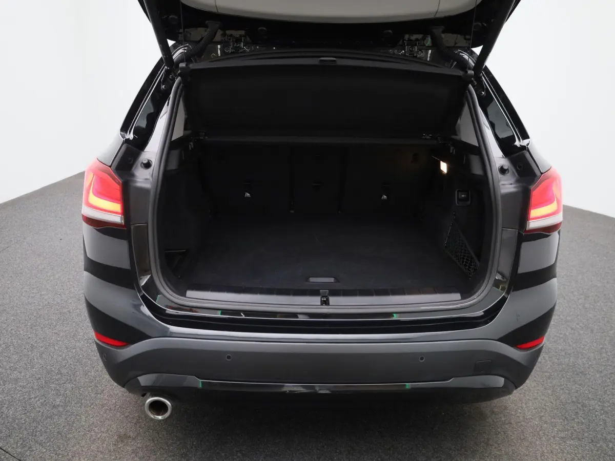 xDrive25e (162 kW)
