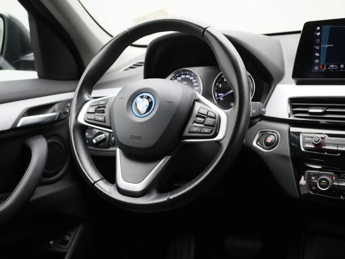 xDrive25e (162 kW)