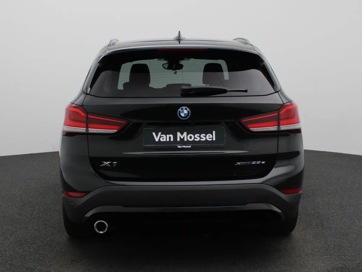 xDrive25e (162 kW)