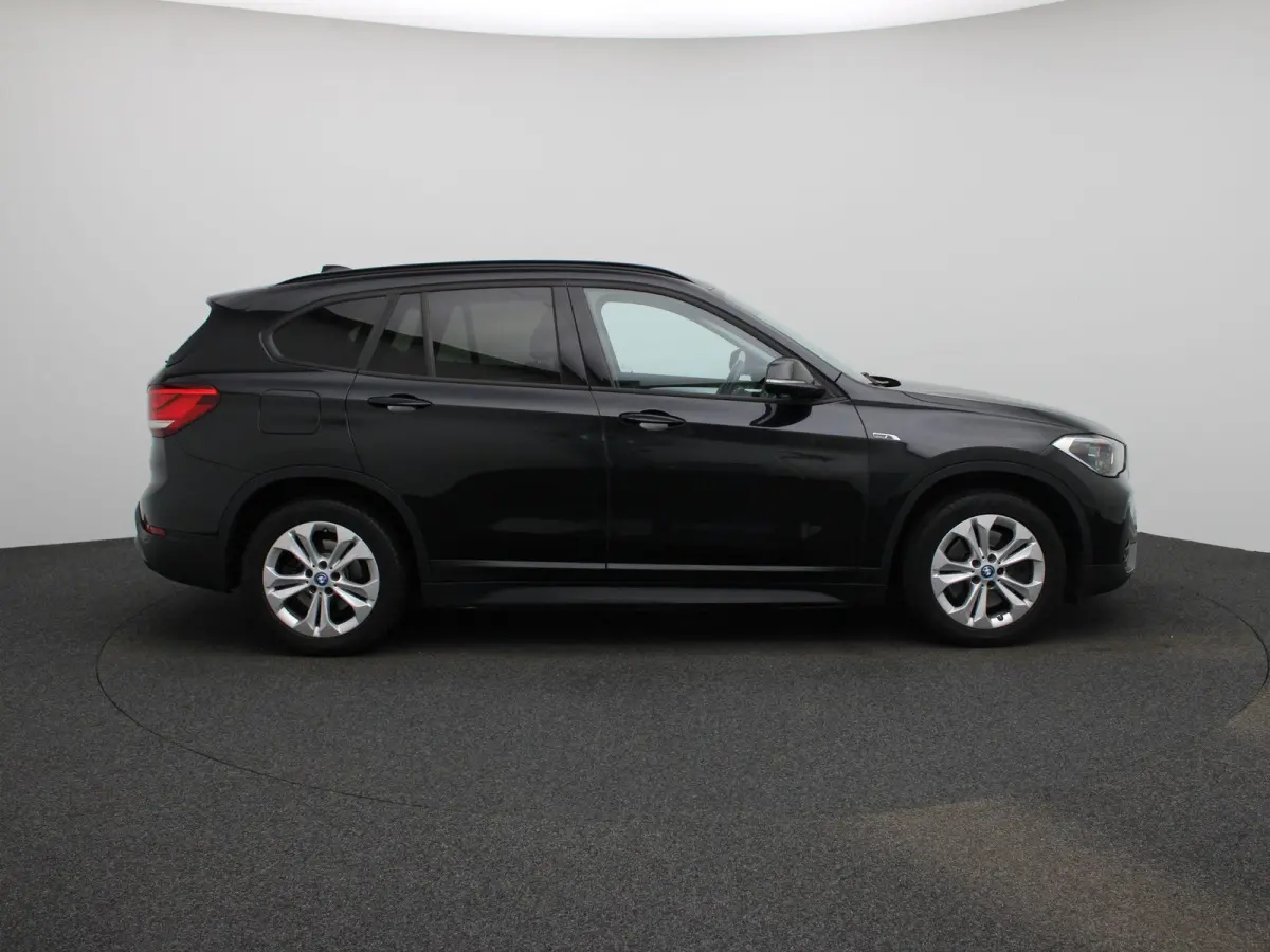 xDrive25e (162 kW)