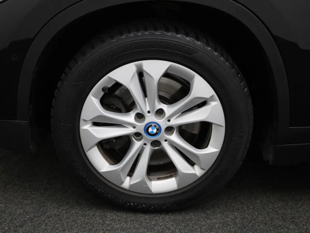 xDrive25e (162 kW)