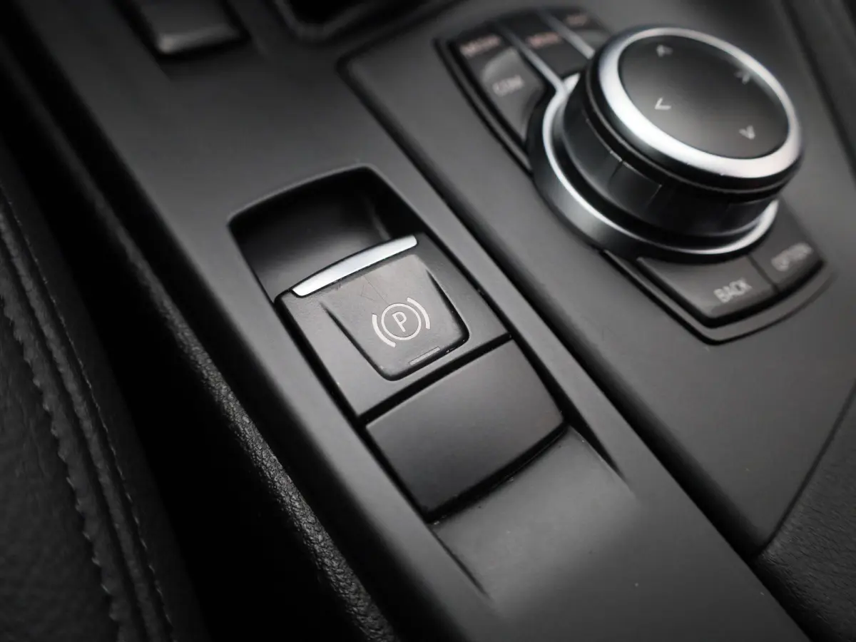 xDrive25e (162 kW)
