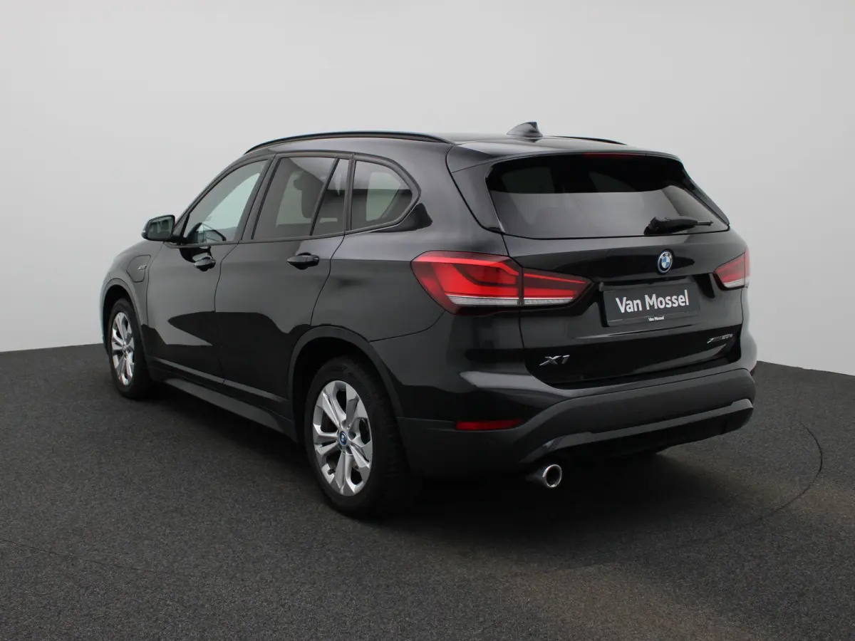 xDrive25e (162 kW)