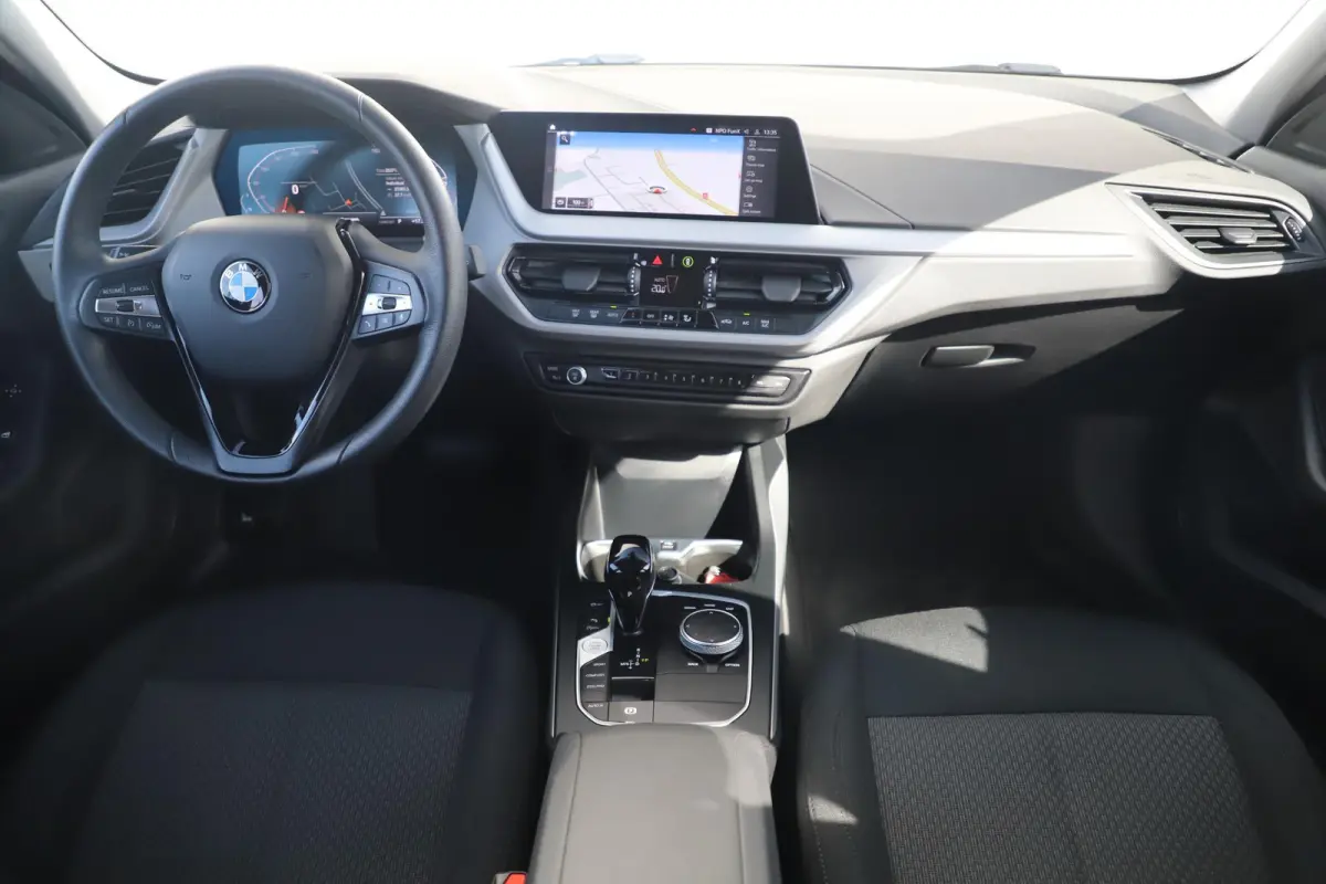 118i Automaat LED Navigatie Carplay Android Climate Cruise Control LMV Parkeersensor