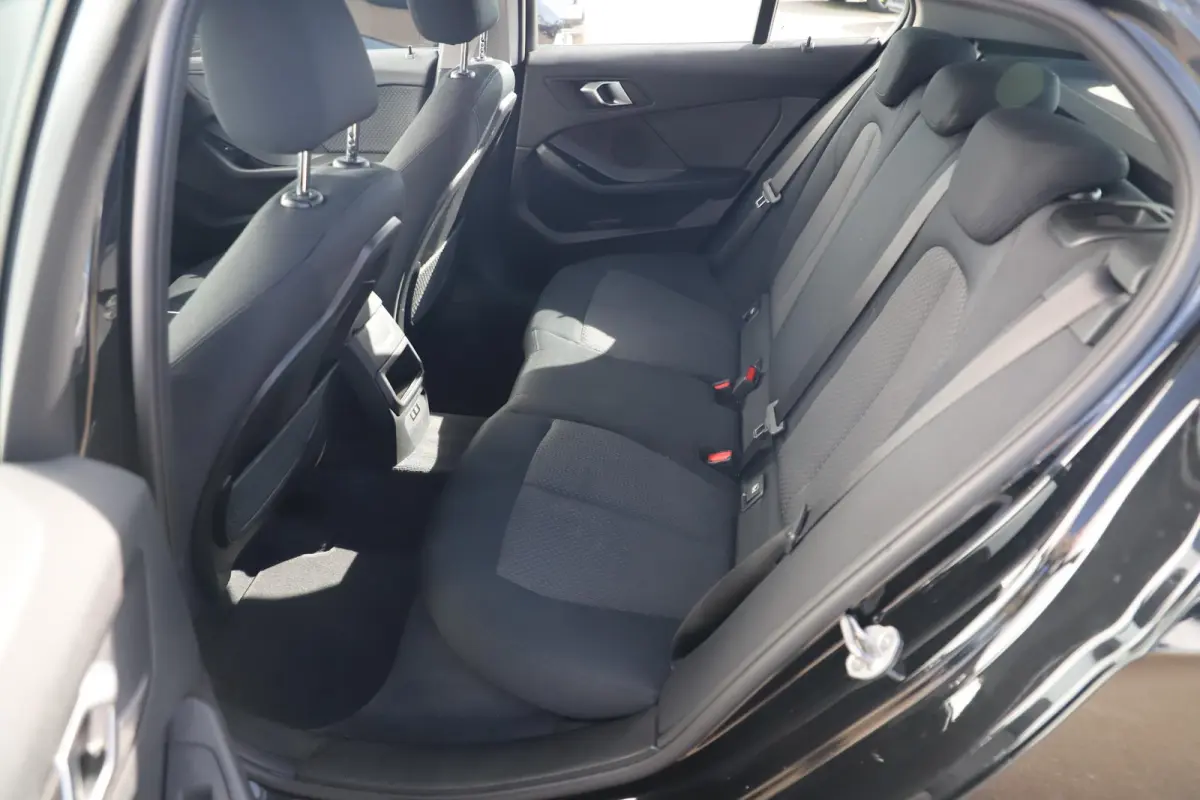 118i Automaat LED Navigatie Carplay Android Climate Cruise Control LMV Parkeersensor