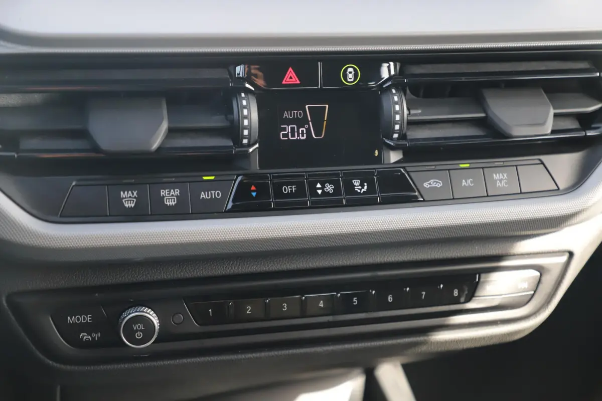 118i Automaat LED Navigatie Carplay Android Climate Cruise Control LMV Parkeersensor