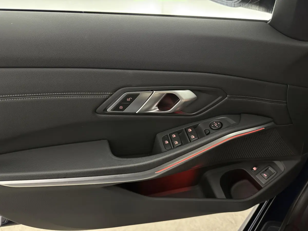320e M-Sport Shadow Pack | Camera | Virtual | Sfeer | Carplay | Cruise | Clima | BMW Laser