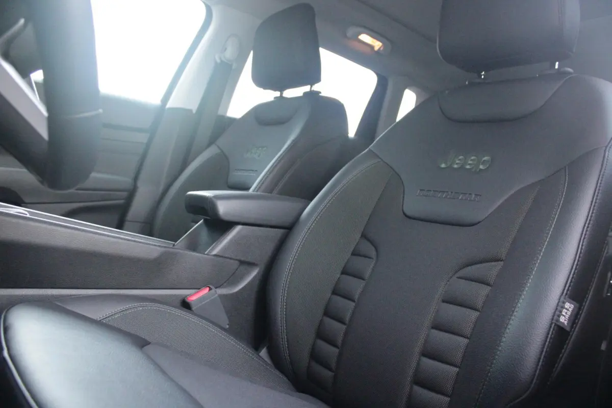 4xe 240PK Plug-in Hybrid NORTH STAR | PANORAMA SCHUIF/KANTEL DAK | WINTERPACK: STOEL/STUUR/PARKEERNSENSOREN/RUITENSPROEIER VERWARMBAAR | SAFETY PACK: 360° CAMERA/DODEHOEK BEWAKING/BUITENSPI