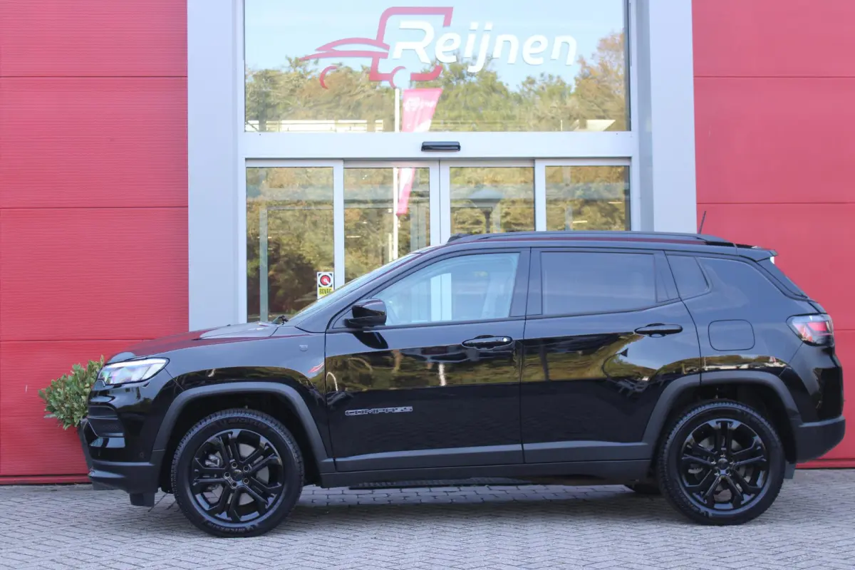 4xe 240PK Plug-in Hybrid NORTH STAR | PANORAMA SCHUIF/KANTEL DAK | WINTERPACK: STOEL/STUUR/PARKEERNSENSOREN/RUITENSPROEIER VERWARMBAAR | SAFETY PACK: 360° CAMERA/DODEHOEK BEWAKING/BUITENSPI