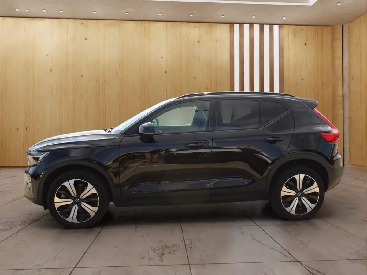Core 70 kWh | BLIS | Camera | Stoel + Stuur Verwarming | Keyless Start / Entry | DAB |