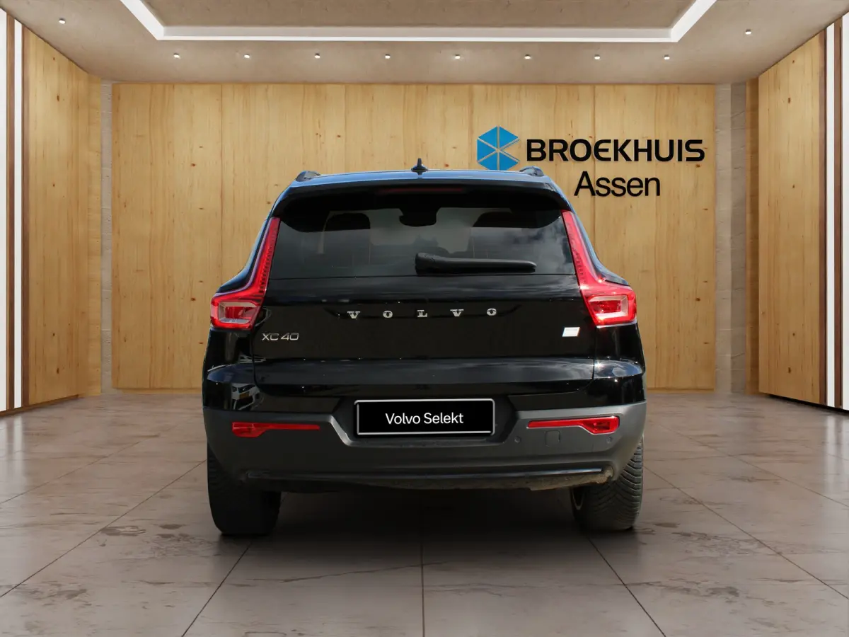 Core 70 kWh | BLIS | Camera | Stoel + Stuur Verwarming | Keyless Start / Entry | DAB |