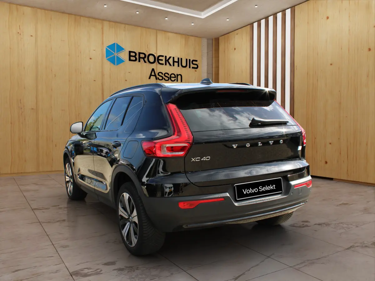 Core 70 kWh | BLIS | Camera | Stoel + Stuur Verwarming | Keyless Start / Entry | DAB |