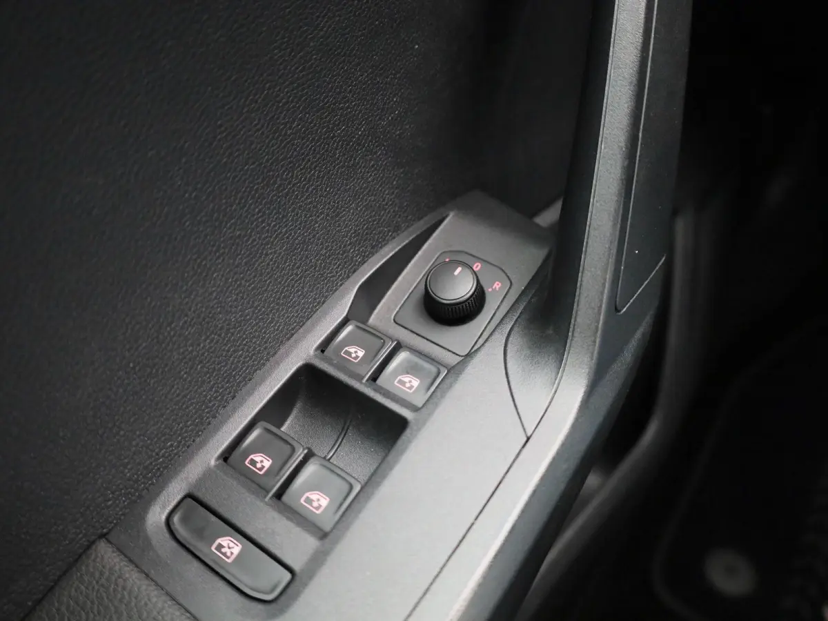 1.0 TSI Style Launch Edition | APPLE CARPLAY | ACHTERUITRIJCAMERA | AIRCO | CRUISE CONTROL |