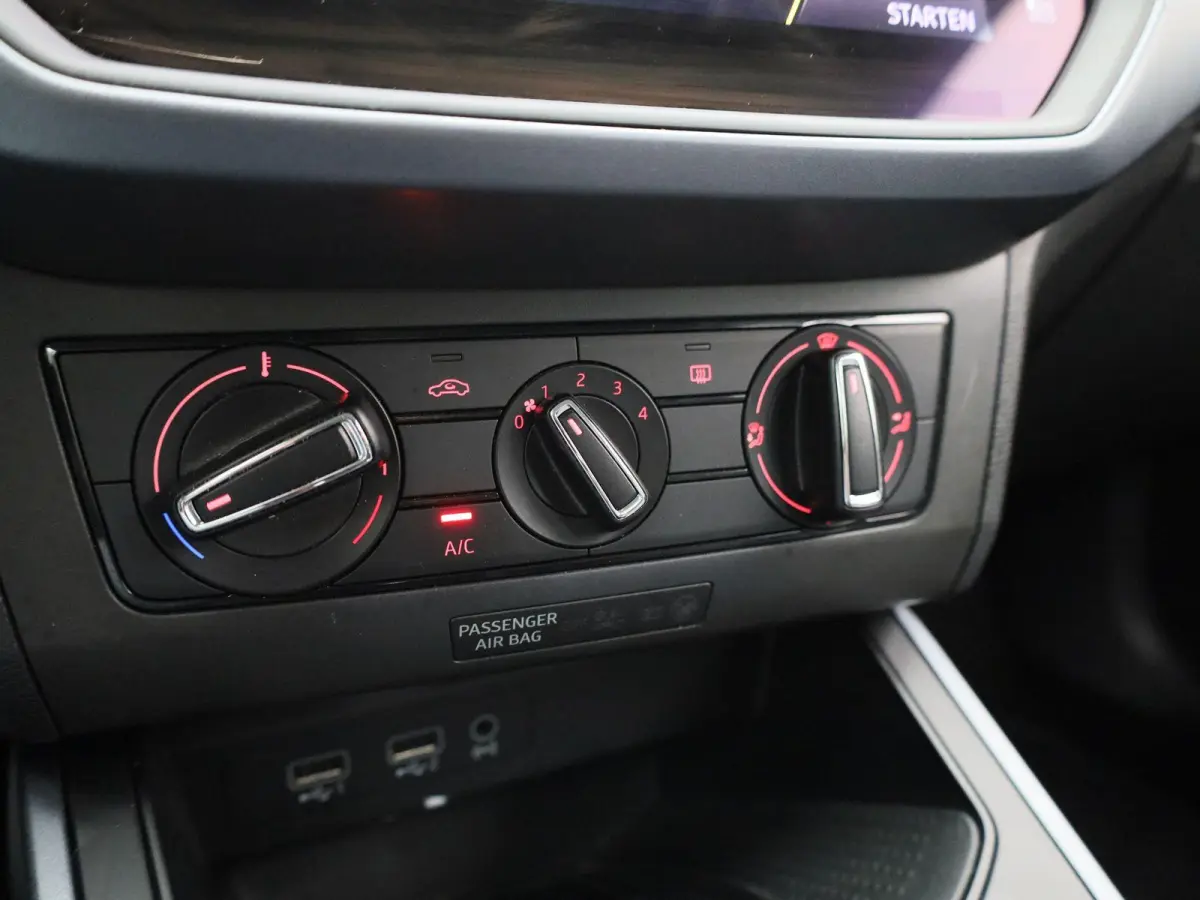 1.0 TSI Style Launch Edition | APPLE CARPLAY | ACHTERUITRIJCAMERA | AIRCO | CRUISE CONTROL |