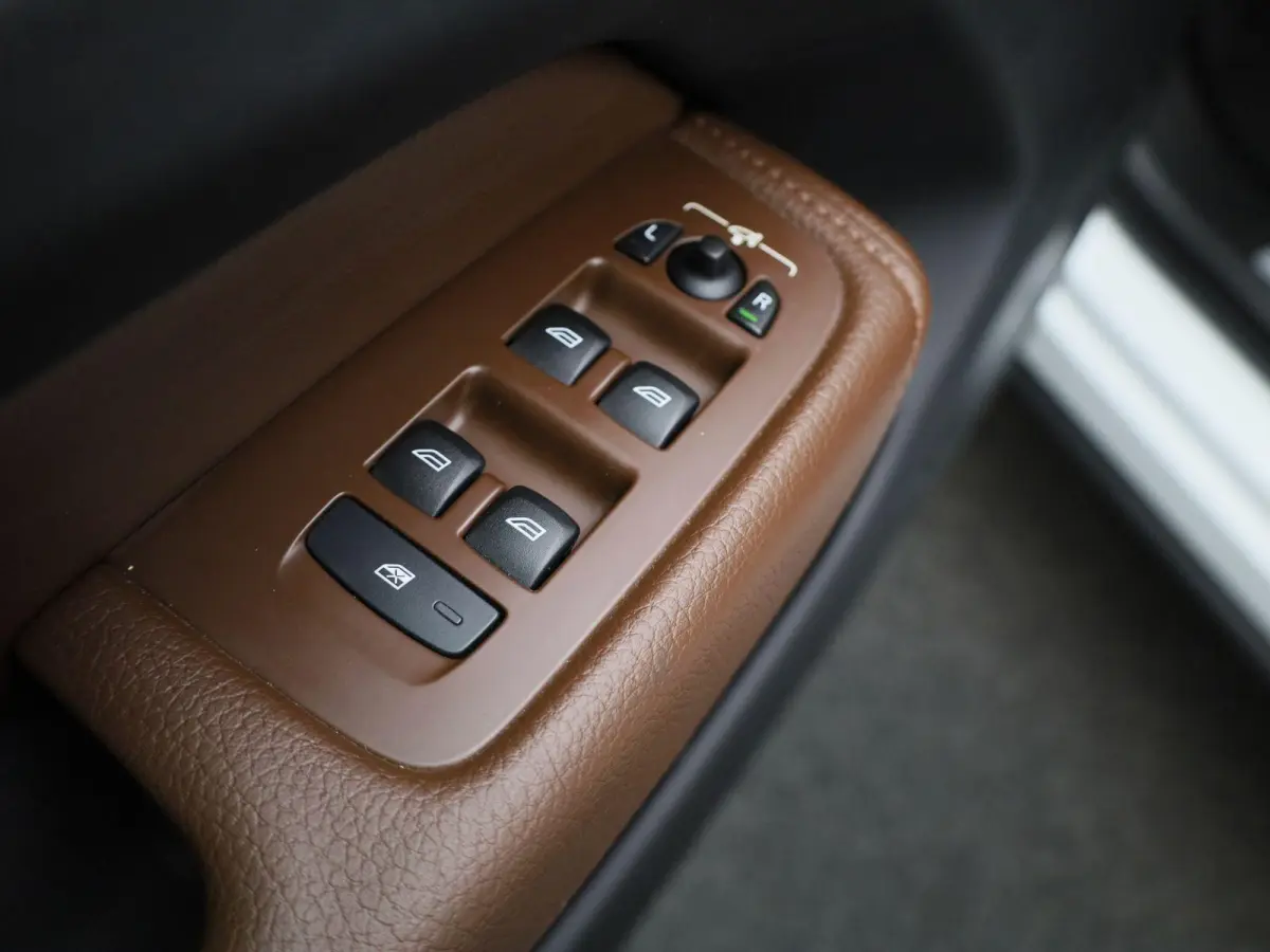 2.0 T5 Momentum | Automaat | Apple Carplay / Android Auto | Lederen Bekleding | Parkeersensoren |
