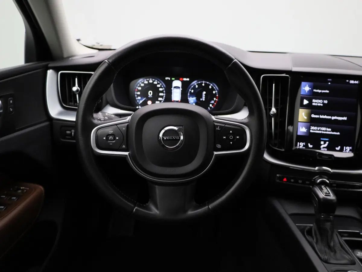 2.0 T5 Momentum | Automaat | Apple Carplay / Android Auto | Lederen Bekleding | Parkeersensoren |