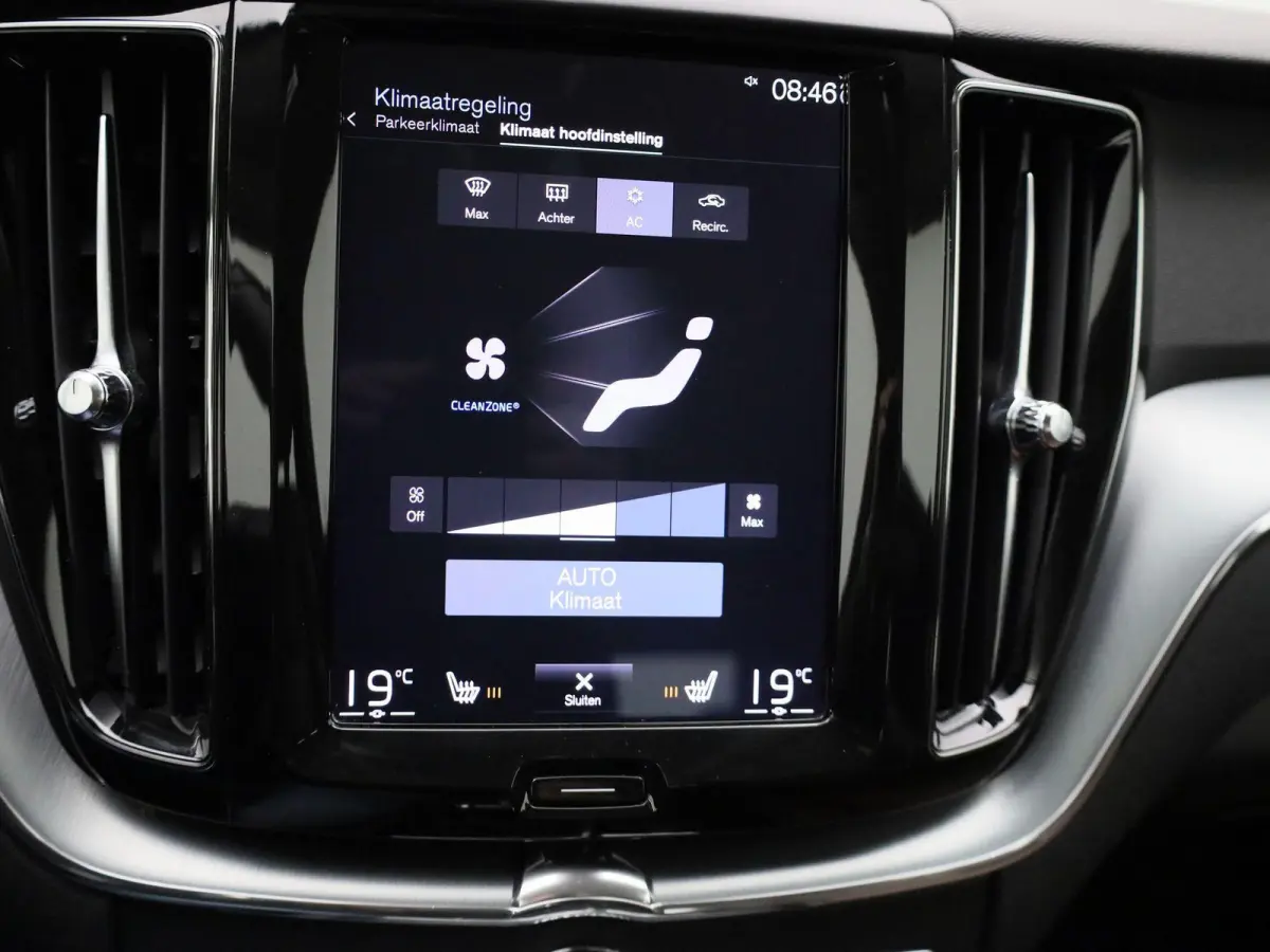 2.0 T5 Momentum | Automaat | Apple Carplay / Android Auto | Lederen Bekleding | Parkeersensoren |