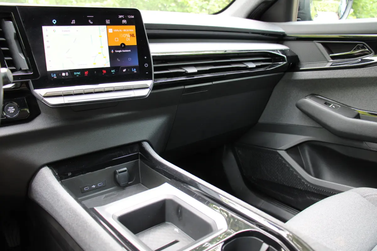 1.2 E-Tech full hybrid 200 evolution / Camera / Carplay / Navigatie / Winterpakket | Achteruitrijcamera | Apple Carplay/Android Auto|telefoonintegratie premium | Cruise control