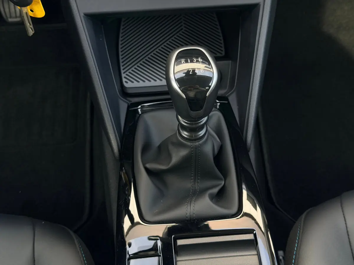 1.2 Puretech Feel / Apple Carplay & Android Auto / Achteruitrijcamera / Climate Control / Cruise Control / | Achteruitrijcamera | Apple Carplay/Android Auto|telefoonintegratie premium | Radi