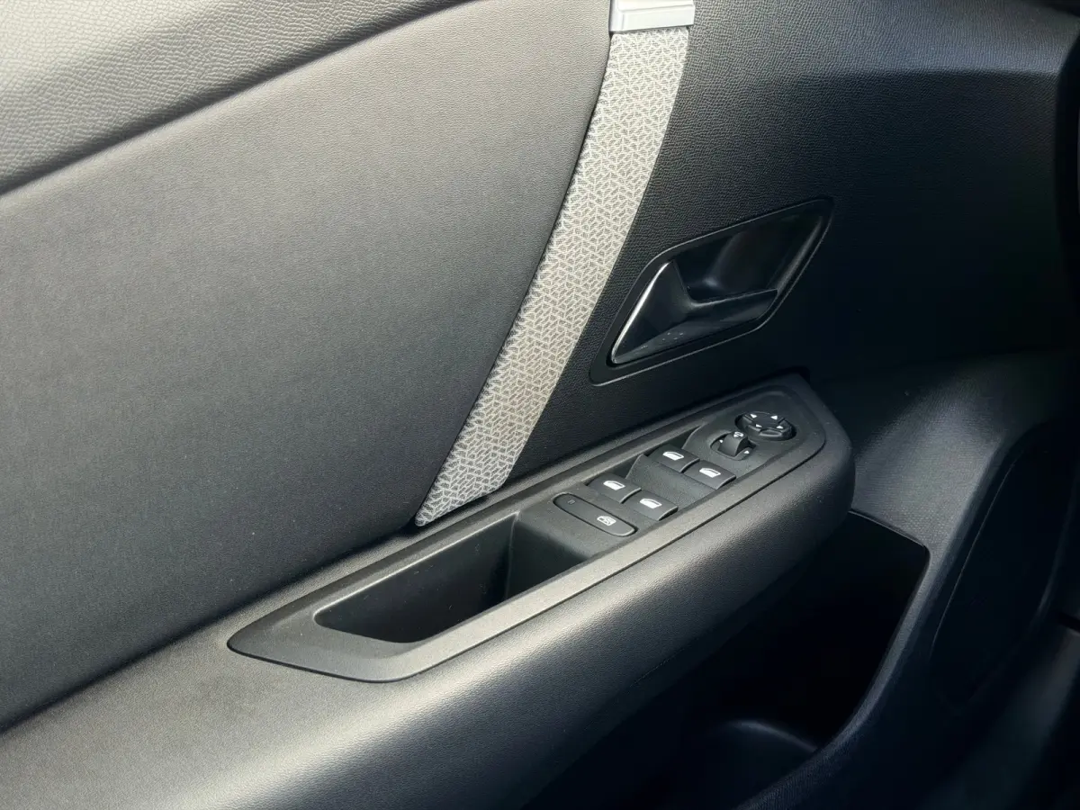 1.2 Puretech Feel / Apple Carplay & Android Auto / Achteruitrijcamera / Climate Control / Cruise Control / | Achteruitrijcamera | Apple Carplay/Android Auto|telefoonintegratie premium | Radi