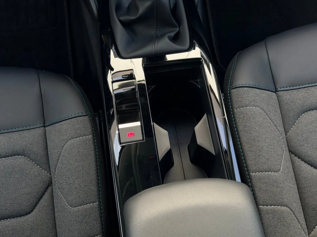 1.2 Puretech Feel / Apple Carplay & Android Auto / Achteruitrijcamera / Climate Control / Cruise Control / | Achteruitrijcamera | Apple Carplay/Android Auto|telefoonintegratie premium | Radi