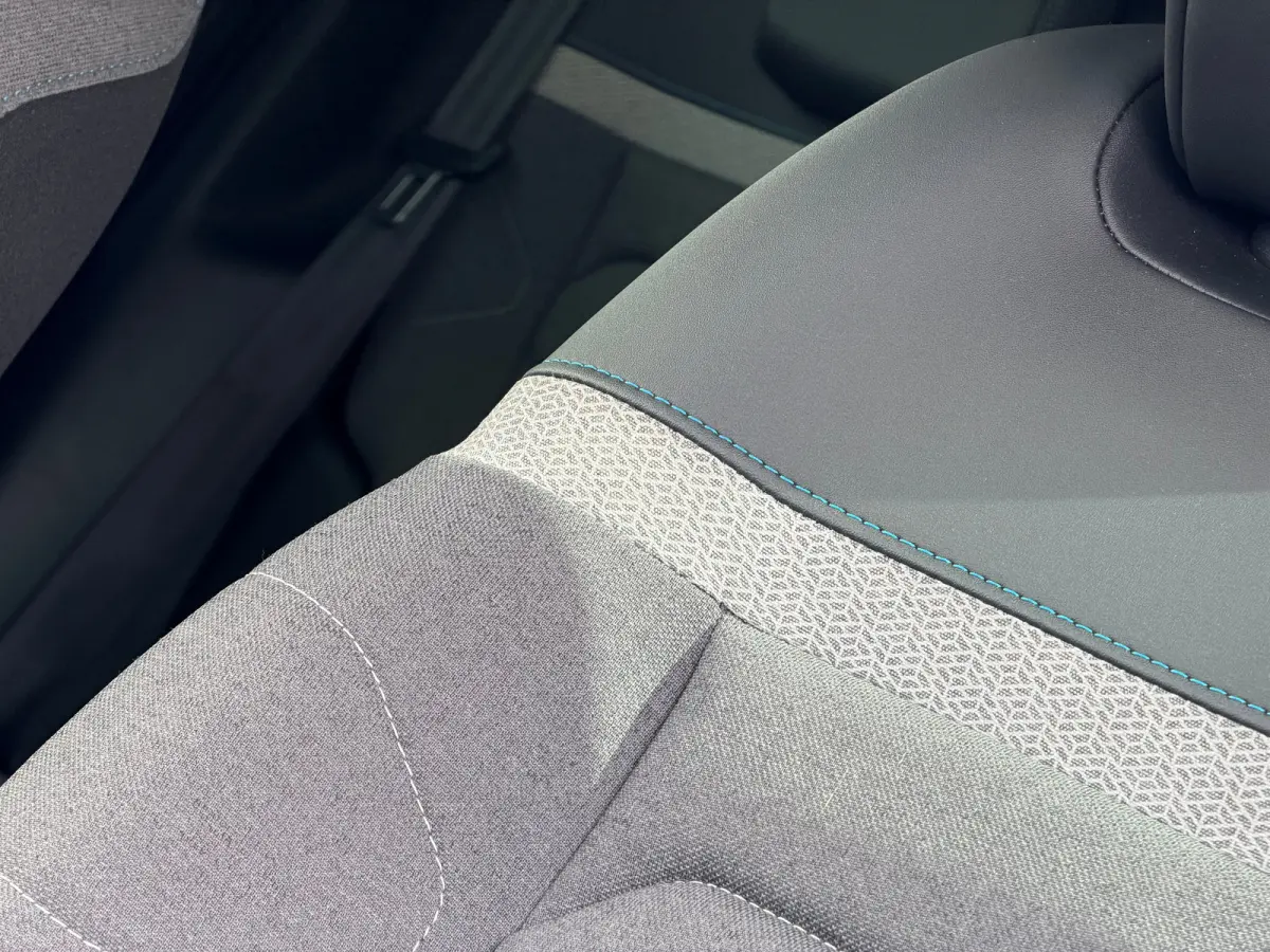 1.2 Puretech Feel / Apple Carplay & Android Auto / Achteruitrijcamera / Climate Control / Cruise Control / | Achteruitrijcamera | Apple Carplay/Android Auto|telefoonintegratie premium | Radi