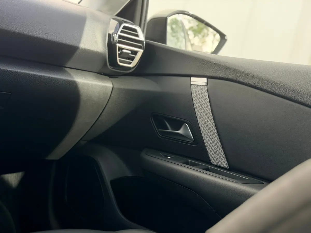 1.2 Puretech Feel / Apple Carplay & Android Auto / Achteruitrijcamera / Climate Control / Cruise Control / | Achteruitrijcamera | Apple Carplay/Android Auto|telefoonintegratie premium | Radi