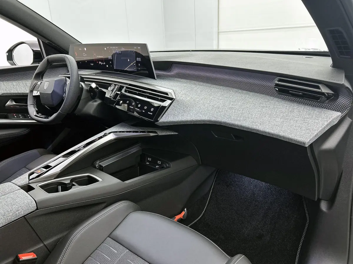 SUV GT Hybrid 145pk Automaat | DEMO | 7 Zitplaatsen | Navigatie | 360° Camera | Handsfree Achterklep | Stoel- en stuurverwarming | Adaptieve Cruise Control | Climate Control | Parkeersensor