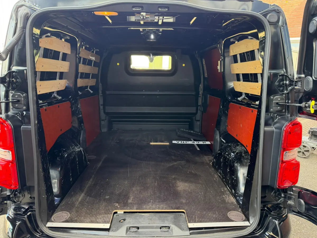 2.0 BlueHDI 180PK Automaat Standard Sport / Camera / Trekhaak
