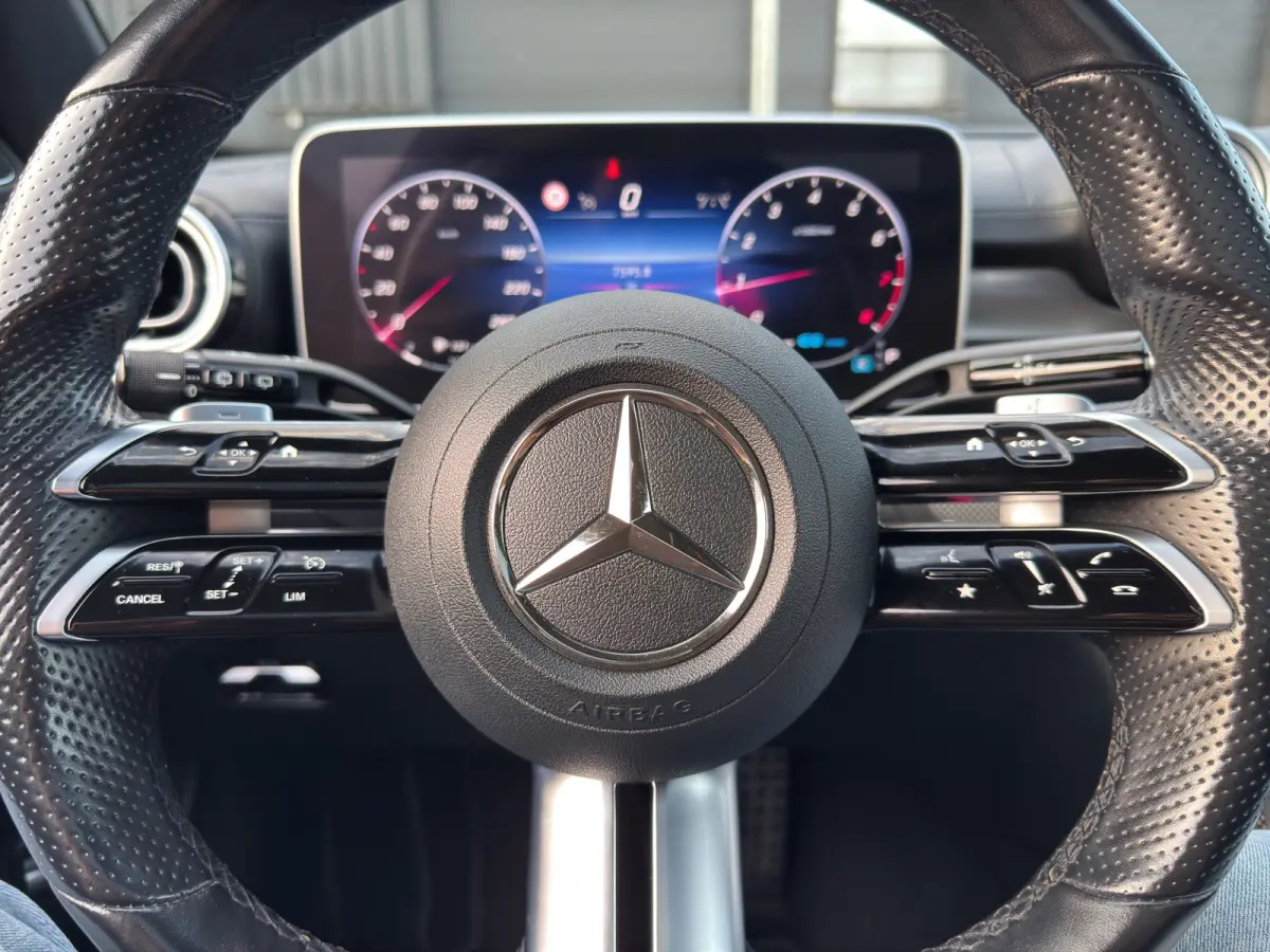 200 Launch Edition AMG Line | 360 Camera | Panoramadak | Adapt. Cruise | Apple Carplay/Android Auto |