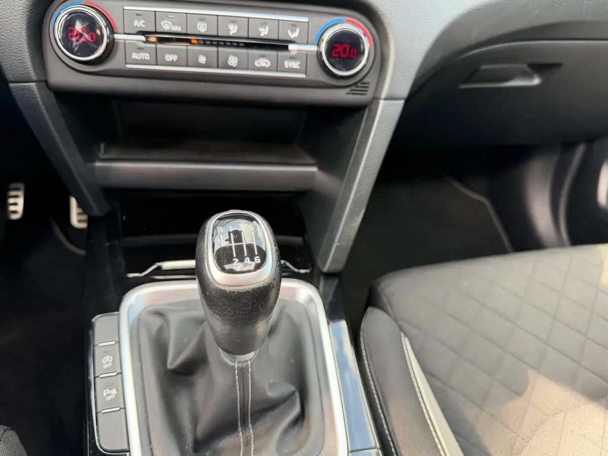 1.0 T-GDI GT-Line Edition |Panorama|Camera|Navi|Apple car
