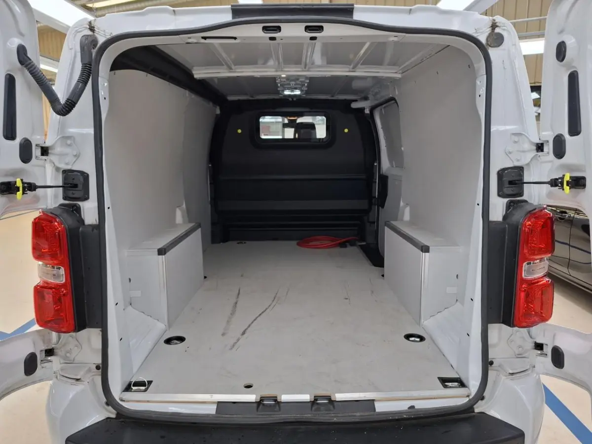 L3 75 kWh | 8 jaar garantie | CAMERA | DRAADLOOS CARPLAY | BETIMMERING | LED | 17" LM VELGEN | COMFORT WAND |