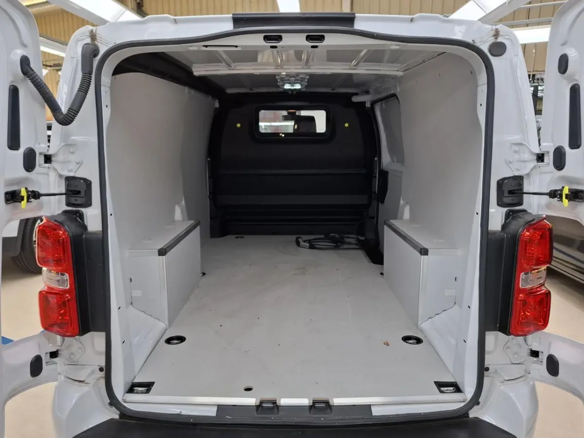 L3 75kWh | 8 JAAR GARANTIE | CAMERA | DRAADLOOS CARPLAY | BETIMMERING | LED | 17" LM VELGEN | COMFORT WAND
