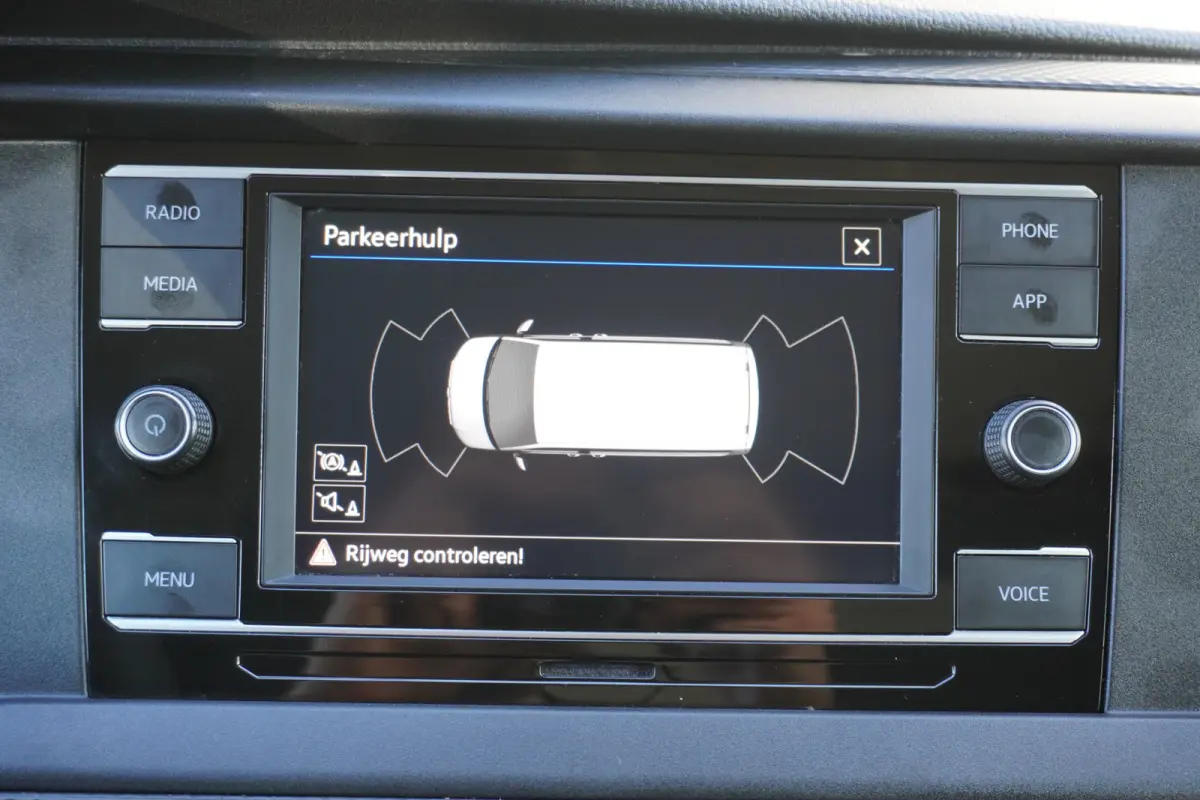 150pk Automaat L1H1 Apple Carplay Parkeersensoren Cruise control Achterdeuren Airco 3-Zits