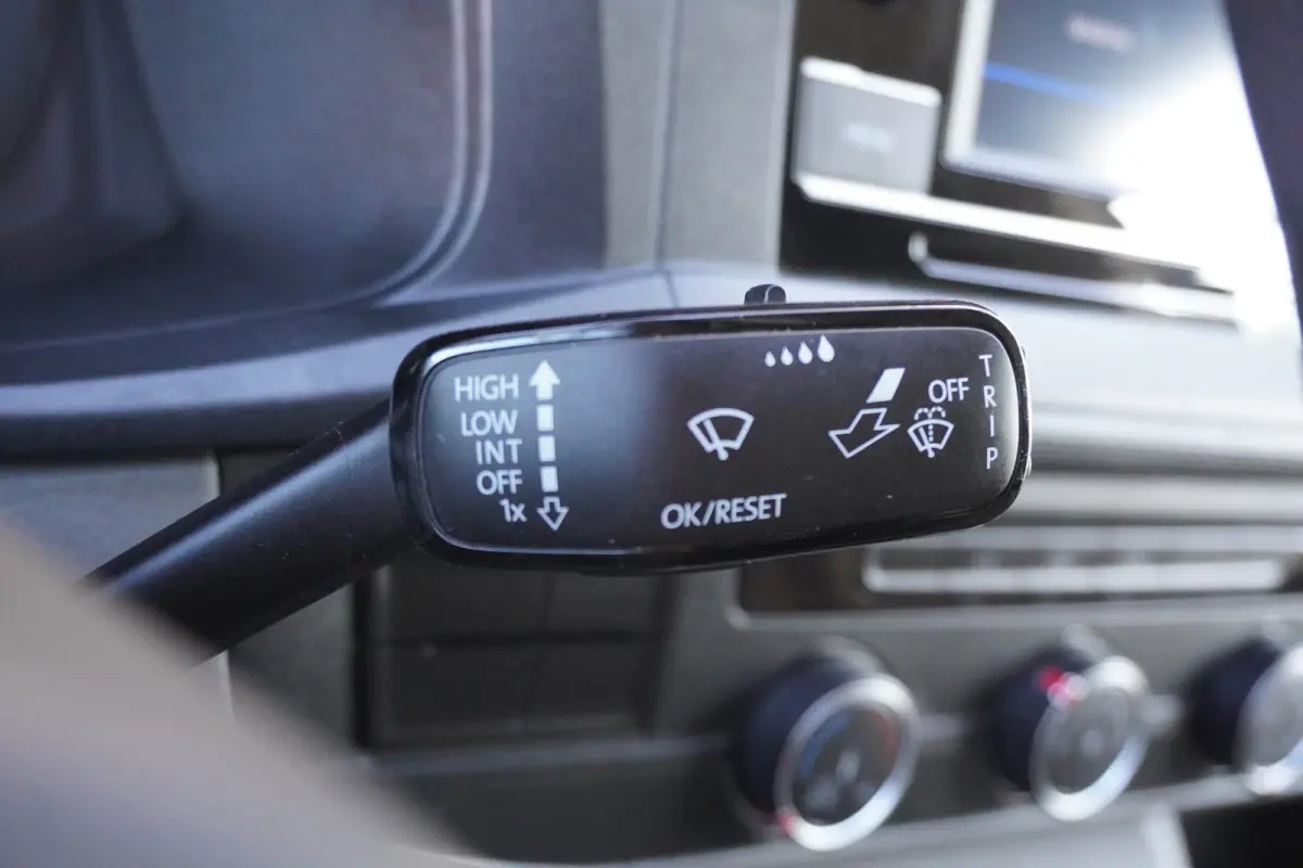 150pk Automaat L1H1 Apple Carplay Parkeersensoren Cruise control Achterdeuren Airco 3-Zits